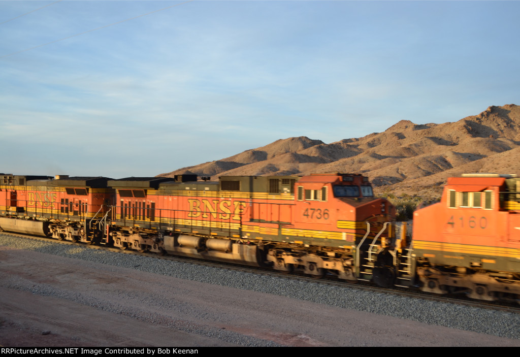 BNSF 4736